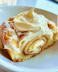 🍌✨ Banana Bread Cinnamon Rolls – your kitchen will smell like heaven! 🍥💛