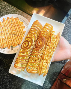 Bánh Cuộn Vàng Giòn Nhẹ, Hương Vị Mịn Màng