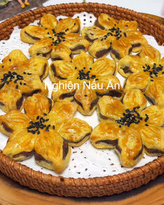 Bánh Hoa Đậu Đỏ Giòn Rụm Mê Hoặc