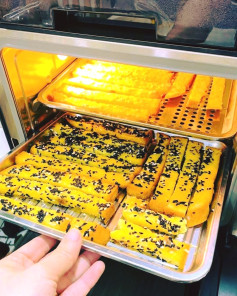 Bánh Mì Sandwich Trứng Mật Ong Mè Nướng Giòn Tan