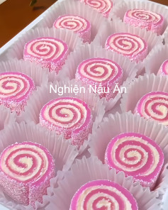 Bánh Thanh Long Cuộn Kem Tươi Ngọt Ngào Độc Đáo