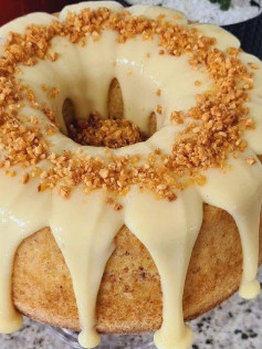 Bolo Amanteigado com Crocante de Castanhas Delicioso