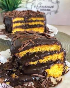 Bolo de Cenoura com Brigadeiro Cremoso