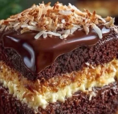 Bolo de Chocolate com Creme de Baunilha e Farofa de Coco Deliciosa