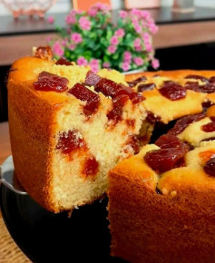 Bolo de Fubá com Goiabada Delicioso e Macio