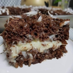 Bolo de Prestígio Delícia: Chocolate e Coco em Camadas