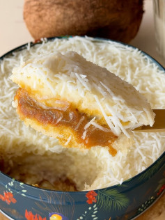Bolo Gelado de Coco com Recheio de Doce de Leite