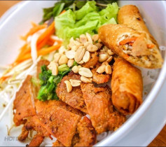 Bún Chả Giò Giòn Thơm Hòa Quyện Hương Vị Truyền Thống
