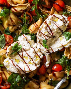 Burrata Bliss: Caprese Tortellini with Balsamic Honey Delight