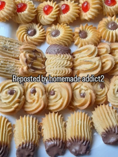 Buttery Melting Moments: Soft, Sweet, and Irresistibly Delicious