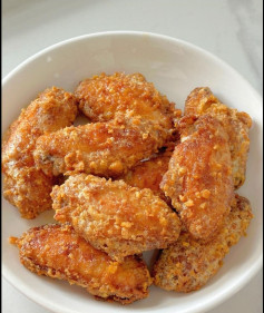 Cánh Gà Giòn Rụm Sốt Lòng Đỏ Trứng Muối Đậm Đà