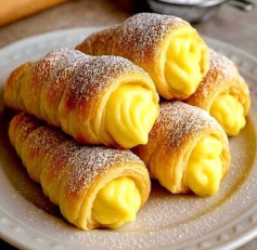 Cannoli Crocante com Creme de Confeiteiro e Toque de Canela