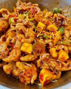 Chân Gà Sốt Thái Chua Cay Xoài Xanh