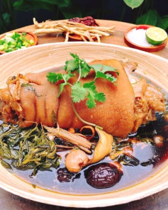 Chân Giò Hầm Ngải Cứu Thơm Ngon Bổ Dưỡng