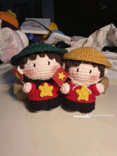 chart móc em bé áo đỏ sao vàng