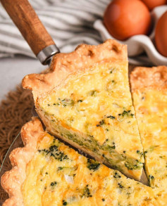 Cheesy Broccoli Delight Quiche for Perfect Brunch