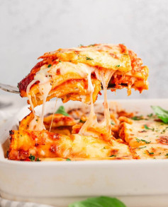 Cheesy Ravioli Lasagna Delight with Marinara Magic