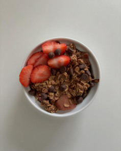 Chocolate Strawberry Overnight Oats Delight