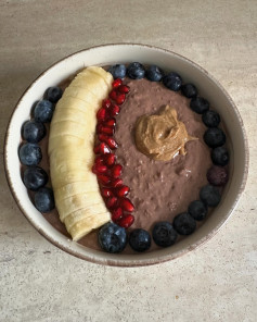 Cocoa Bliss Breakfast Bowl with Fresh Fruits and Peanut Butter