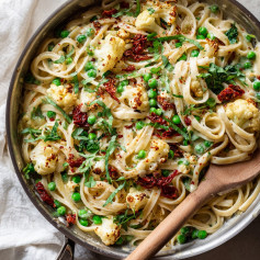 Creamy Cauliflower Linguine with Garlic and Roasted Tomatoes