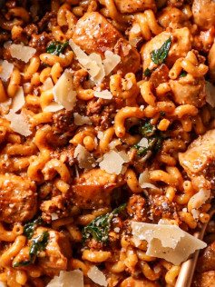 Creamy Chicken and Chorizo Delight with Spinach