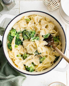 Creamy Garlic Parmesan Broccoli Farfalle Delight