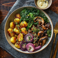 Crispy Gnocchi Delight with Wine-Infused Mushrooms