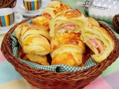 Croissants Dourados de Presunto e Queijo Deliciosos