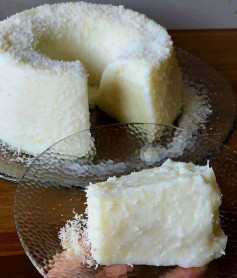 Cuscuz de Tapioca Cremoso com Coco e Leite Condensado