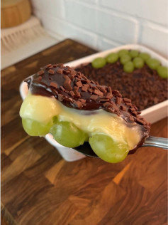 Delícia de Uva com Chocolate Cremoso