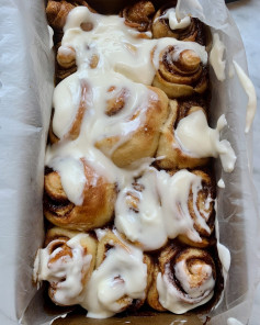 Fluffy Sourdough Cinnamon Rolls with Cream Cheese Bliss