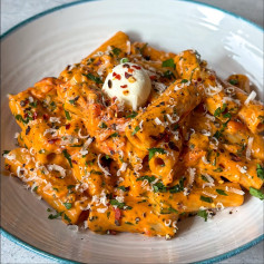 Garlic Dream: Creamy Tomato Rigatoni Delight