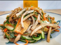 Gỏi Nấm Đùi Gà Thanh Mát, Đậm Đà Hương Vị Tỏi Ớt