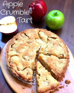 Golden Almond Apple Crumble Tart Delight