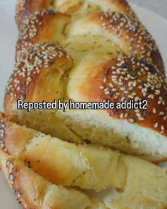 Golden Fennel Twist Naan with Sesame Shine