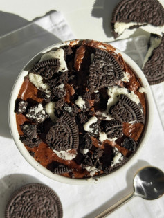 Gooey Vegan Cookies & Cream Baked Oats Delight