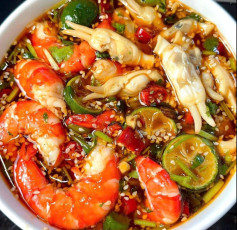 Hải sản ngâm tắc chua cay, thơm lừng vị rau