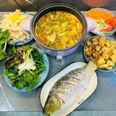 Lẩu Cá Chép Om Dưa Thơm Ngon Cho Tiệc Đoàn Viên