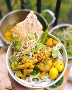 Mì Quảng Gà Nghệ Thơm Ngon, Đậm Đà Hương Vị Quảng Nam