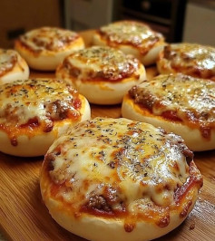 Mini Pizzas Crocantes com Queijo e Orégano