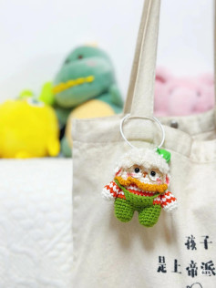 Móc len hình búp bê cừu mặc yếm nhỏ xinh đeo túi vải đáng yêu