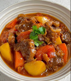 Món bò kho đậm đà với rau củ và gia vị truyền thống