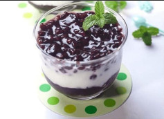 Ngọt Ngào Sữa Chua Nếp Cẩm Hương Lá Dứa