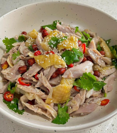 Nộm Gà Xé Phay Thơm Ngon Đậm Vị Lạc Vừng