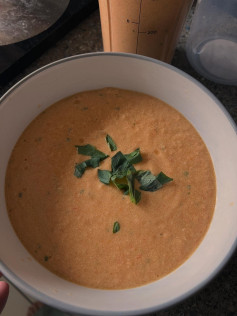 Roasted Garlic and Tomato Bliss Soup