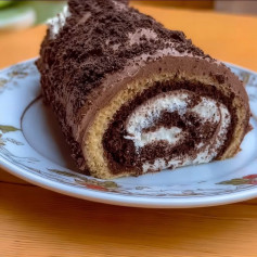 Rocambole de Chocolate com Flan e Chantilly