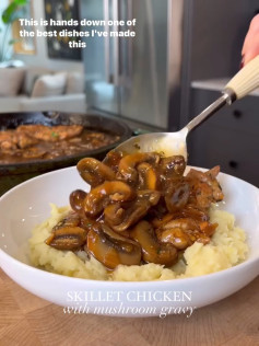Savory Skillet Chicken with Hearty Mushroom Gravy Delight