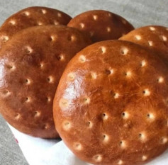 Сметанные лепешки с румяной корочкой