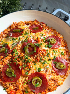 Spicy Pepperoni Pizza Orzo Bake