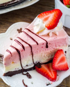 Strawberry Dream Ice Cream Cake Delight